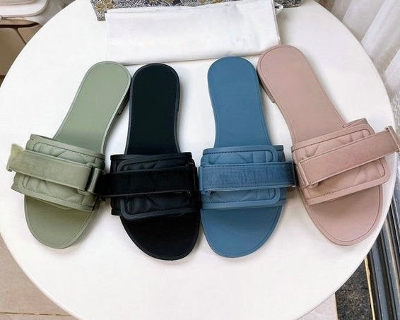 Strap sandals